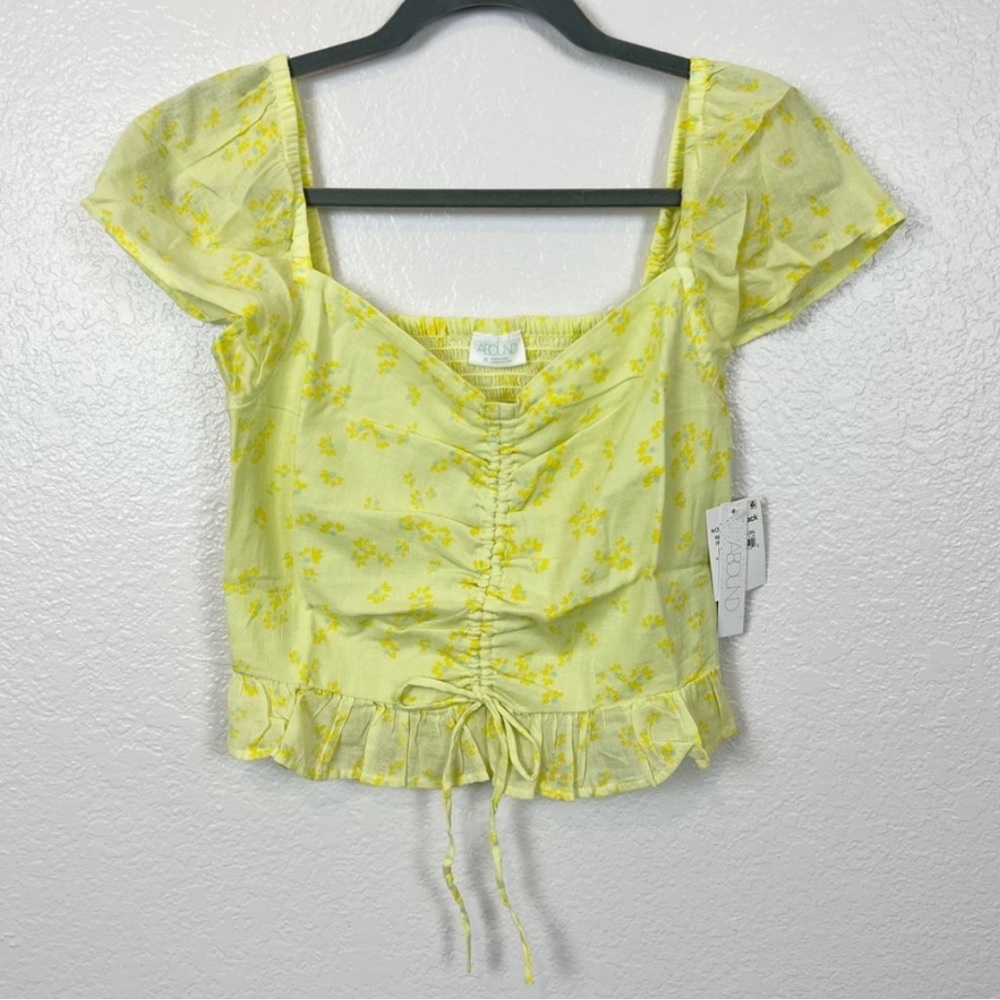 NWT Abound Green Yellow Moxie
Floral Blouse Womens Size XS
Cropped Shirt